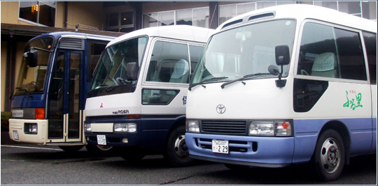小月駅より無料シャトルバス運行